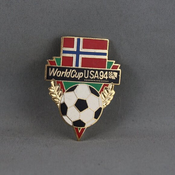 Team Norway Soccer Pin - 1994 World Cup by Peter David - Flag and Ball - Picture 1 of 3